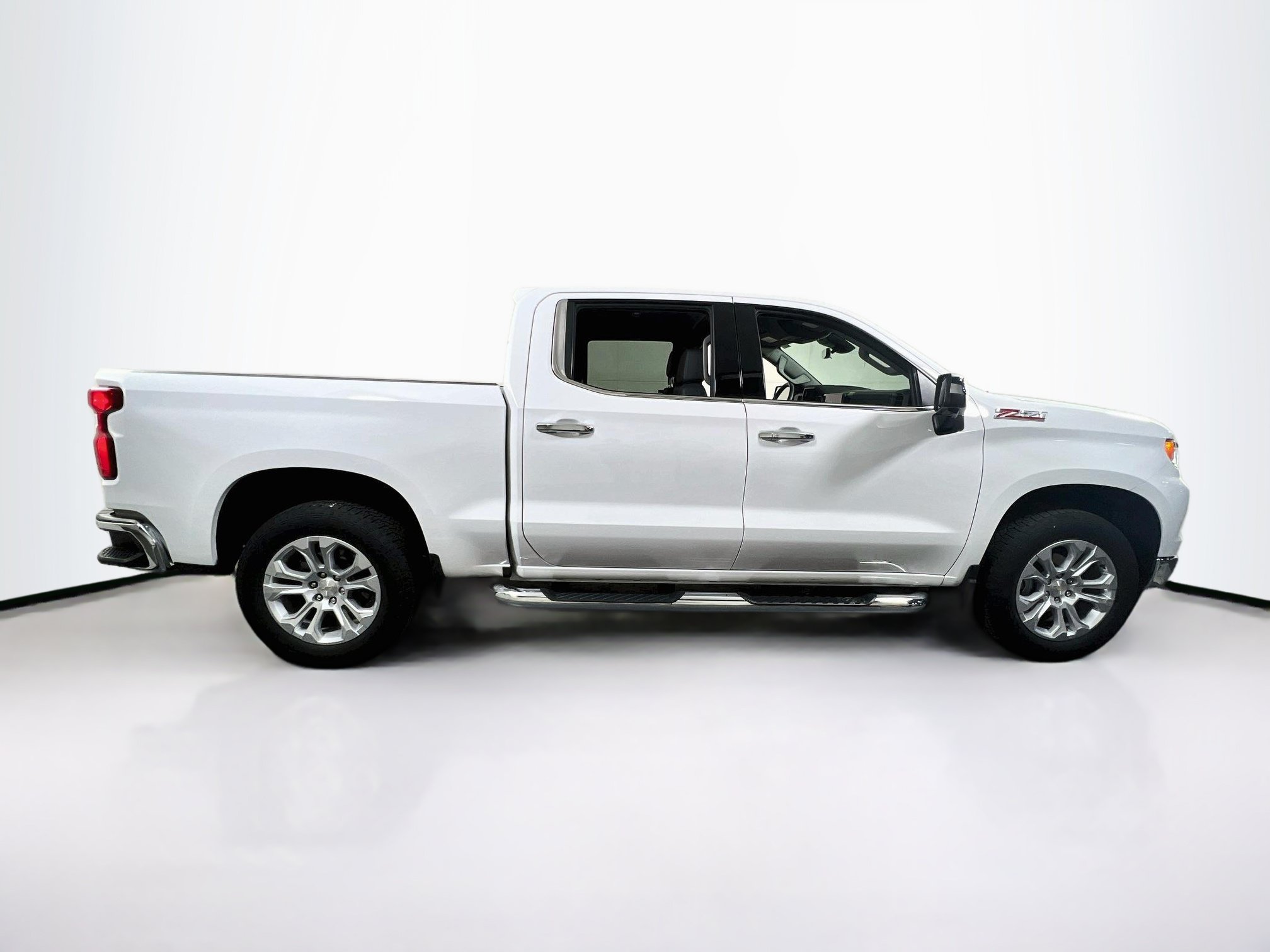 Used 2024 Chevrolet Silverado 1500 LTZ AWD/4WD image 4