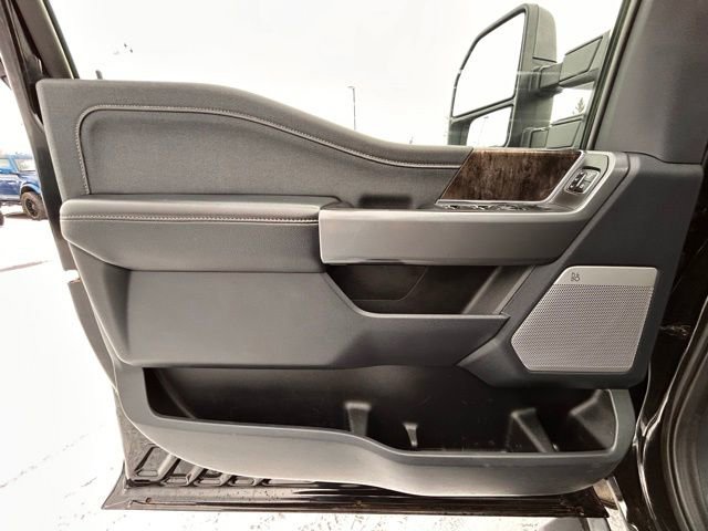 Used 2025 Ford F350 Lariat w/ Black Appearance Package image 32