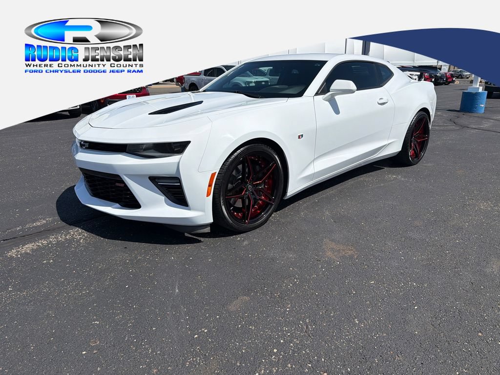 Used 2018 Chevrolet Camaro SS RWD image 1