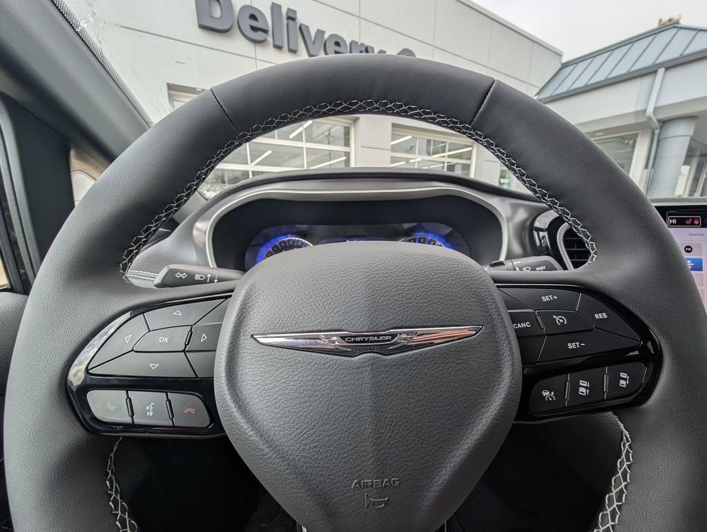 New 2026 Chrysler Pacifica Select image 18