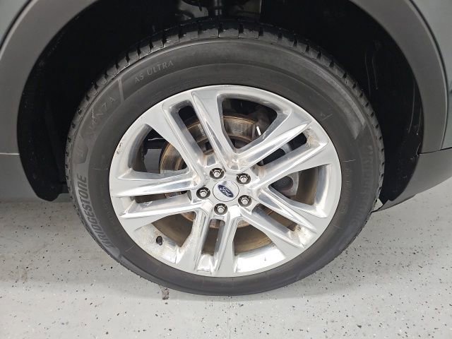 Used 2016 Ford Explorer XLT w/ Equipment Group 202A image 8