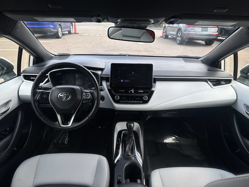 Used 2025 Toyota Corolla Hatchback FWD image 12