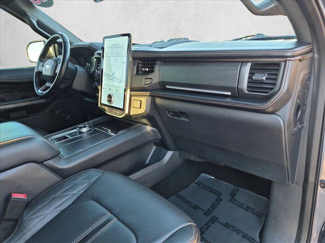 Used 2023 Ford Expedition Platinum RWD image 19