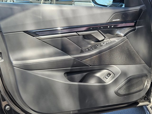 Used 2025 BMW i5 eDrive40i w/ Premium Package image 11