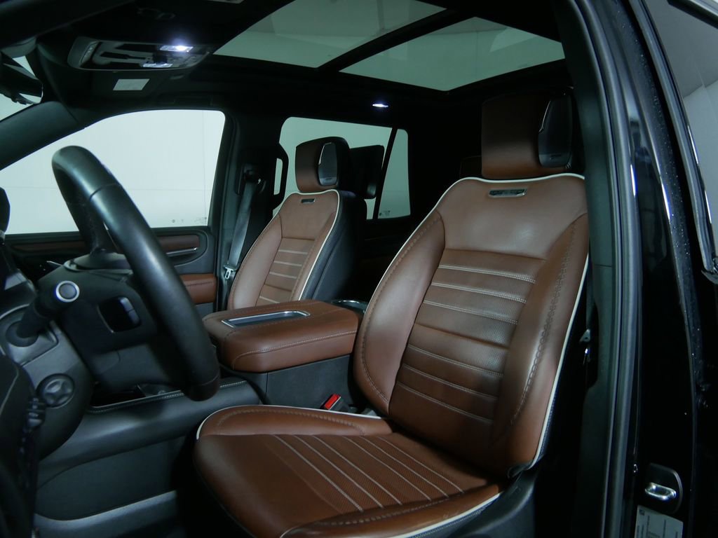 Used 2023 GMC Yukon Denali Ultimate AWD/4WD image 13