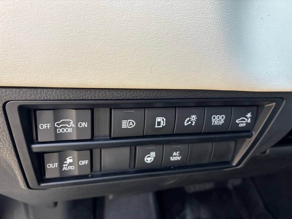 Used 2023 Toyota Sequoia Capstone AWD/4WD image 10