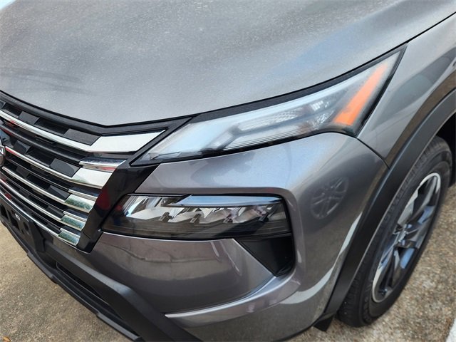 Used 2024 Nissan Rogue SV image 6