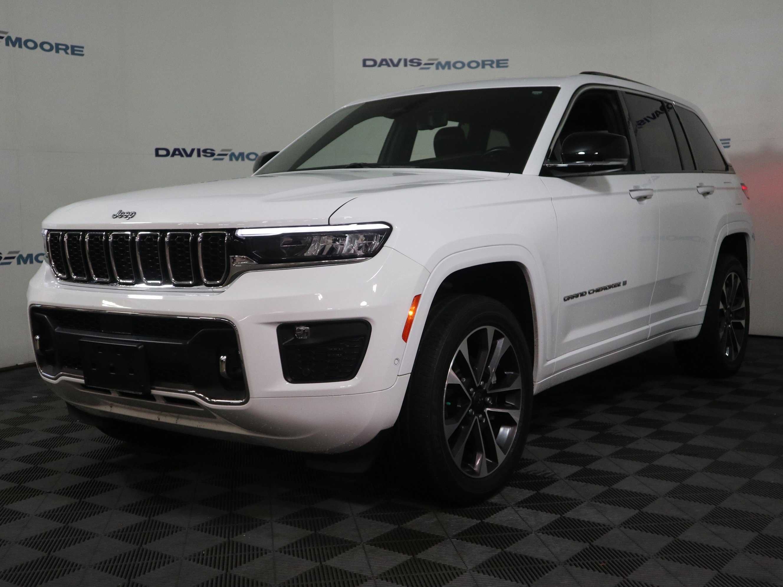 Certified 2022 Jeep Grand Cherokee Overland w/ Luxury Tech Group IV image 12