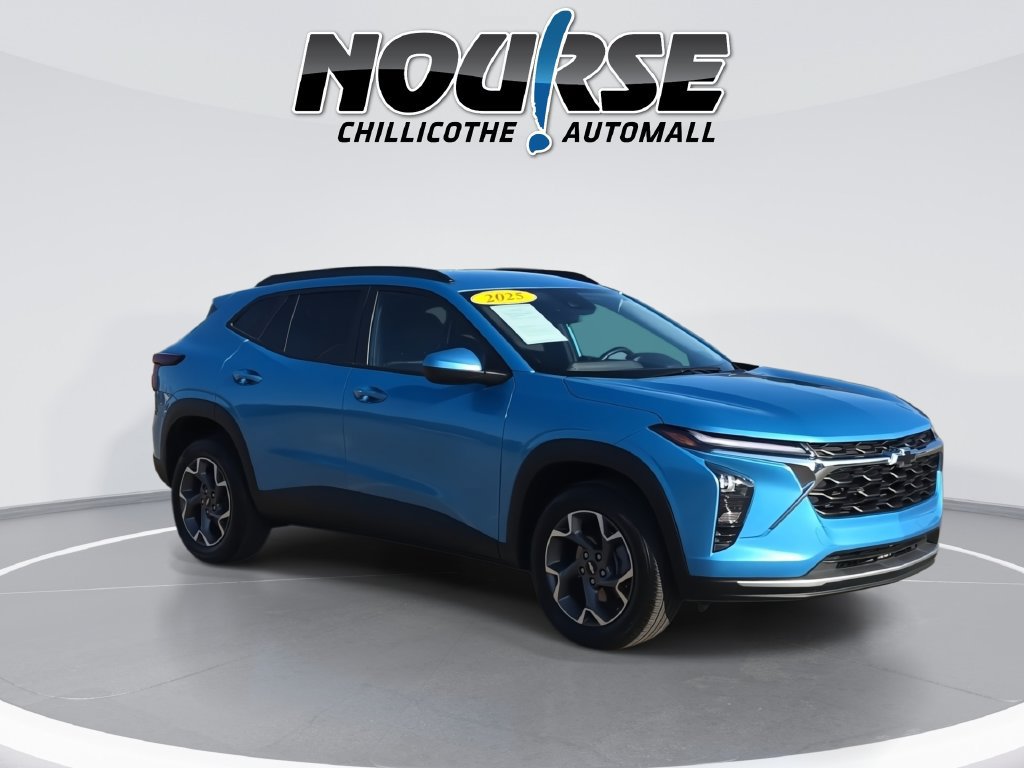 Used 2025 Chevrolet Trax LT w/ Driver Confidence Package FWD image 2