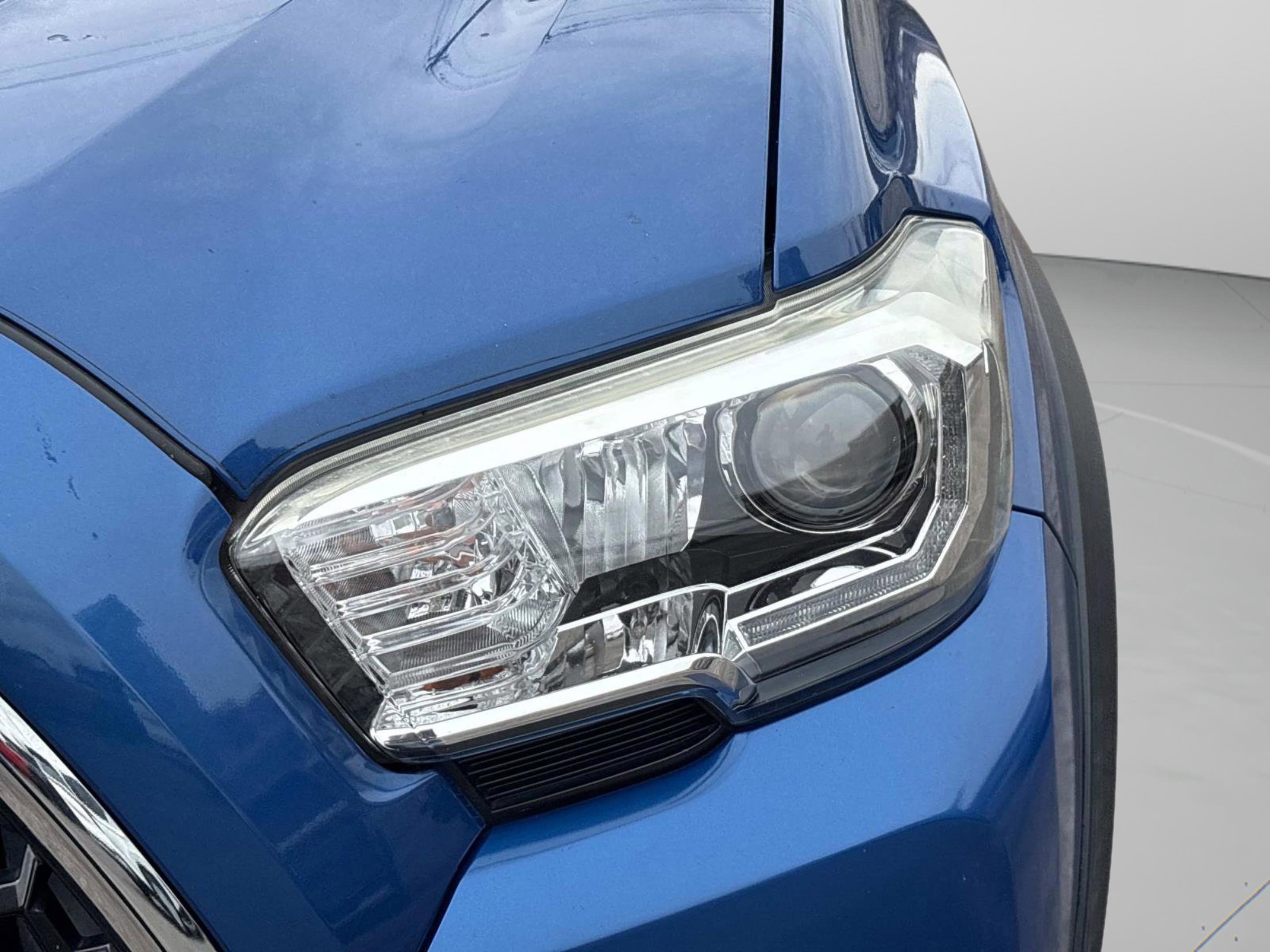 Used 2018 Toyota Tacoma TRD Off-Road image 10