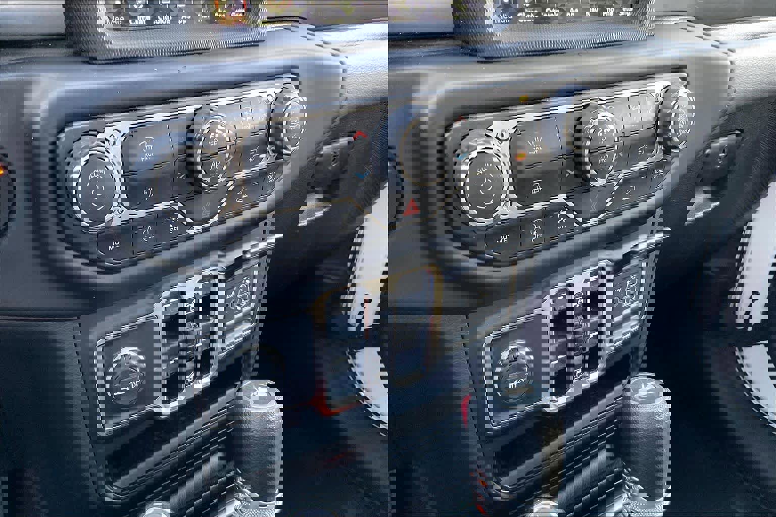 Used 2021 Jeep Wrangler Unlimited Sahara image 32