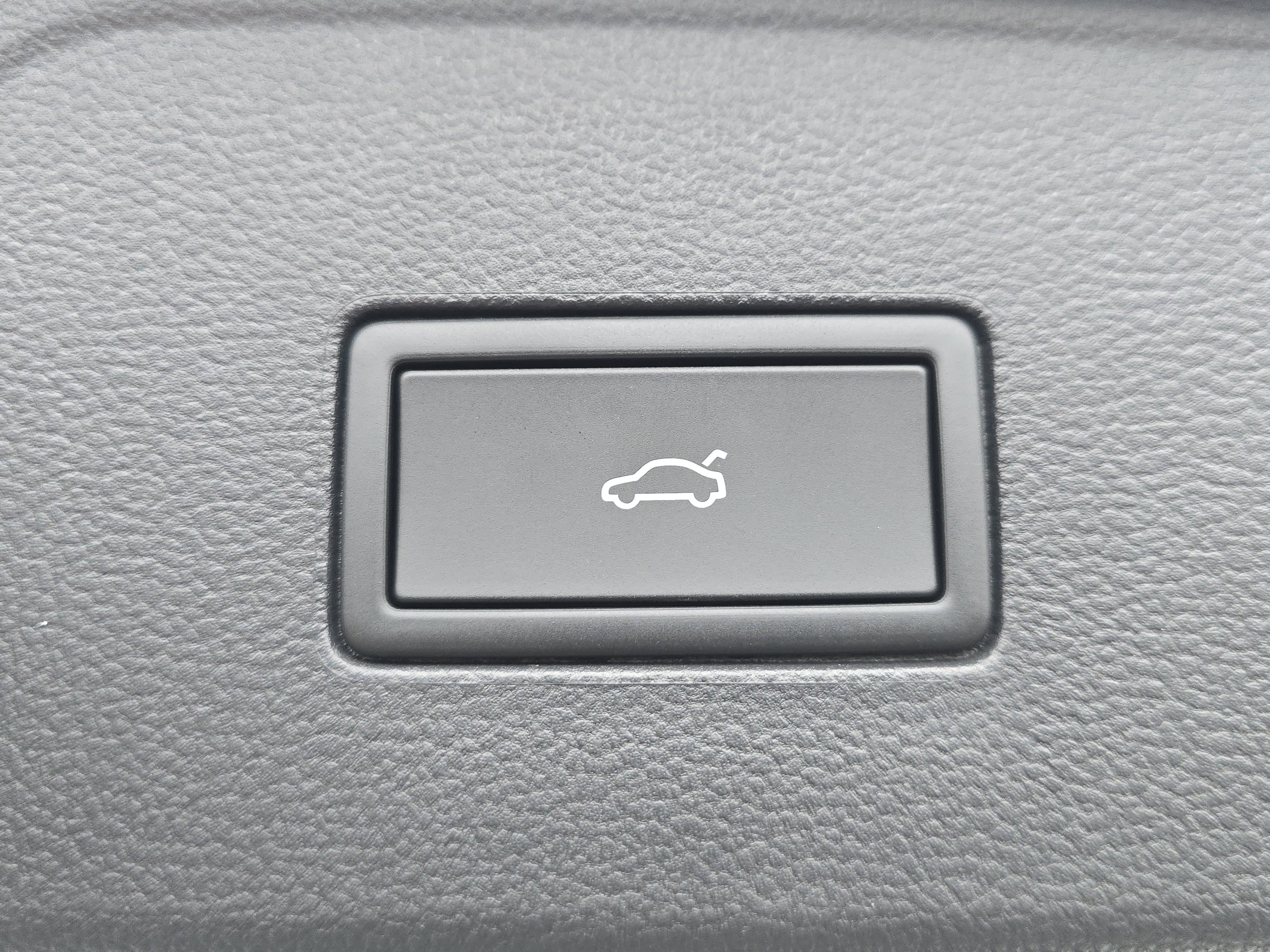 New 2026 Volkswagen Atlas SEL Premium R-Line image 17