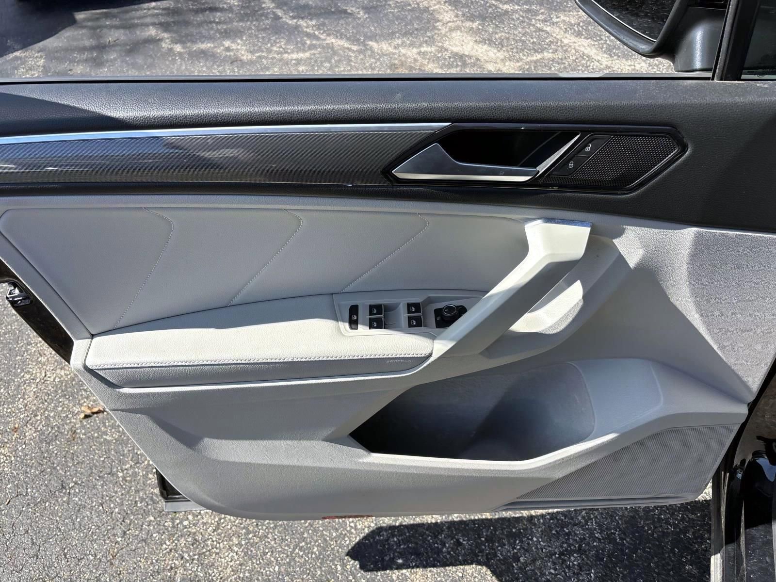 Used 2023 Volkswagen Tiguan SE R-Line image 11