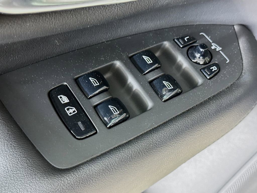 Certified 2025 Volvo XC90 B5 Core w/ Protection Package Premier image 18