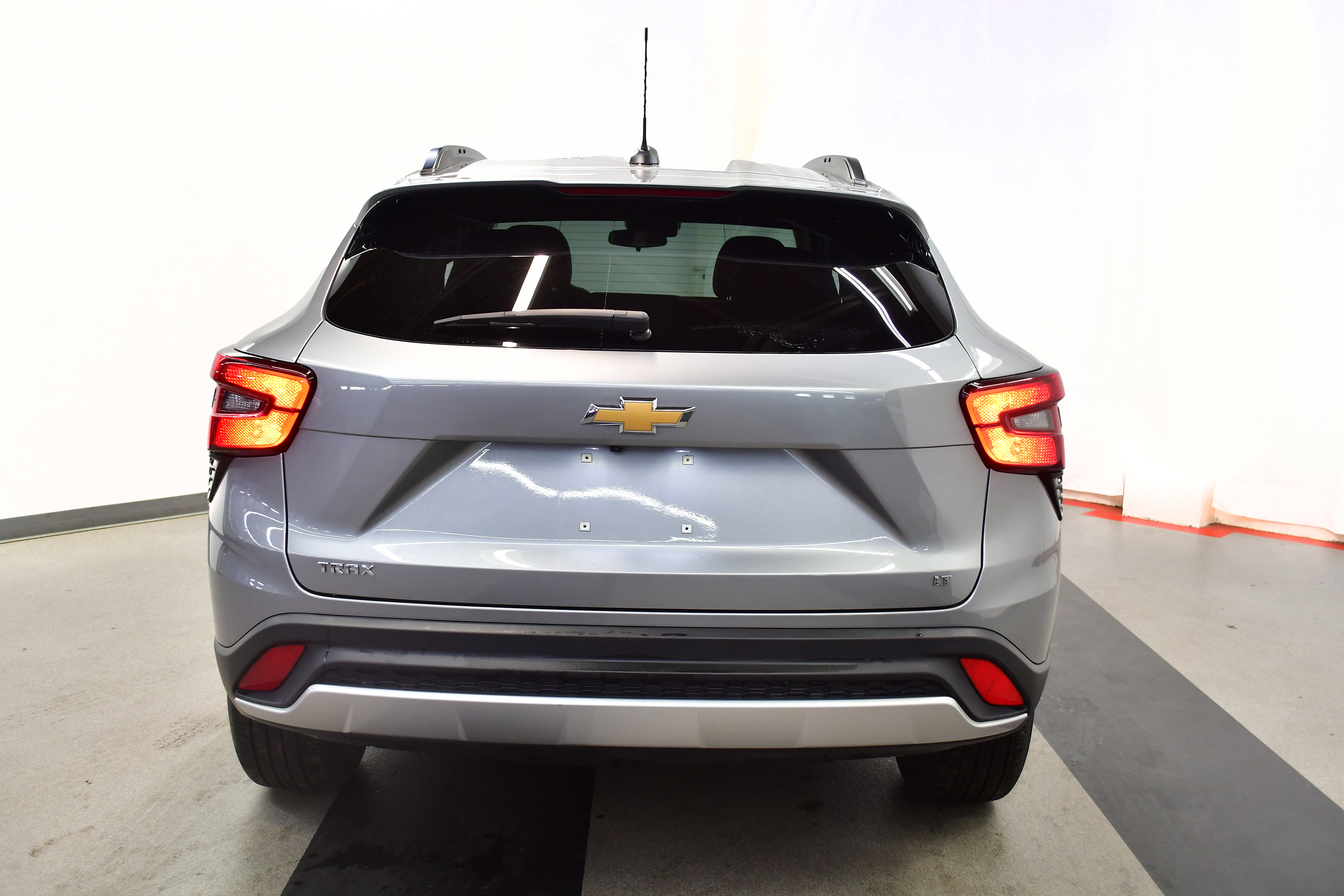 Used 2025 Chevrolet Trax LT w/ LT Convenience Package FWD image 36