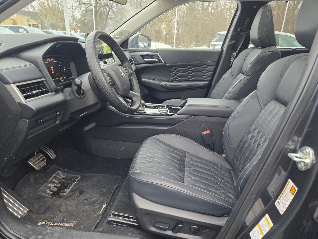 Used 2025 Mitsubishi Outlander SEL image 23