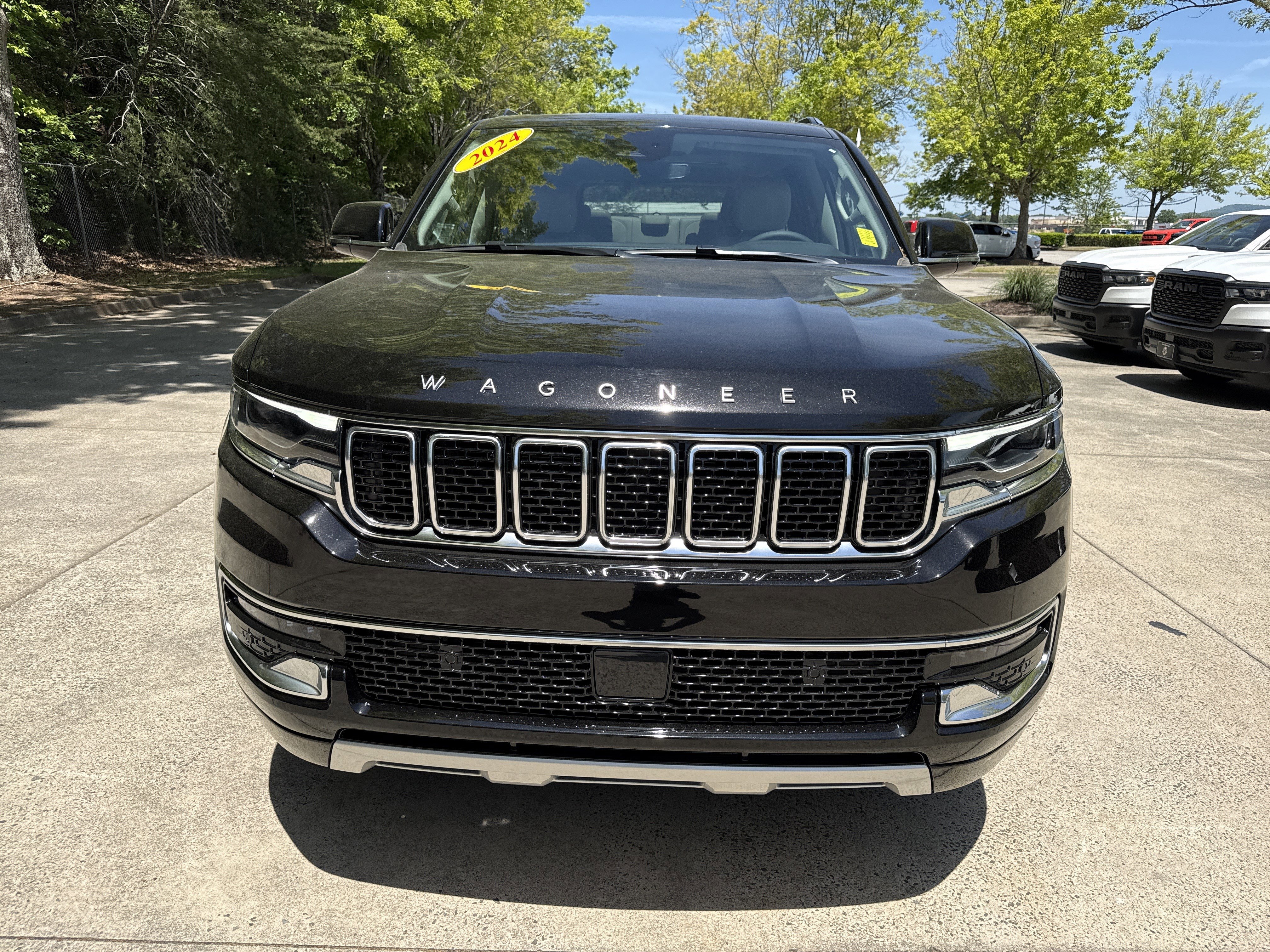 Used 2024 Jeep Wagoneer Series II w/ Premium Group I RWD image 2