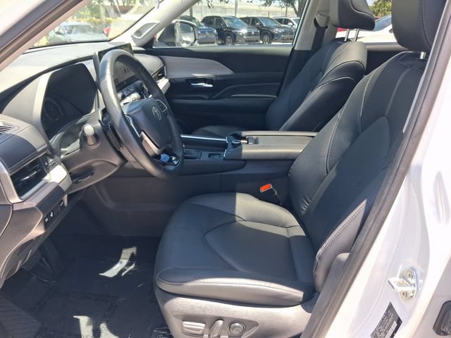 Used 2025 Toyota Grand Highlander AWD image 12