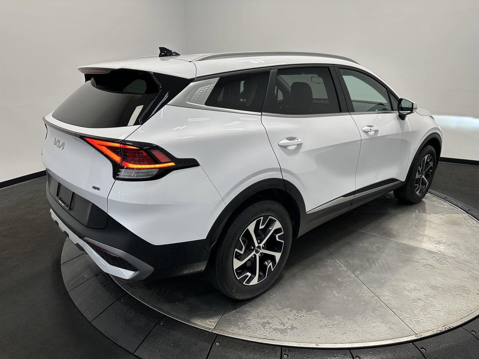 Used 2024 Kia Sportage EX image 6