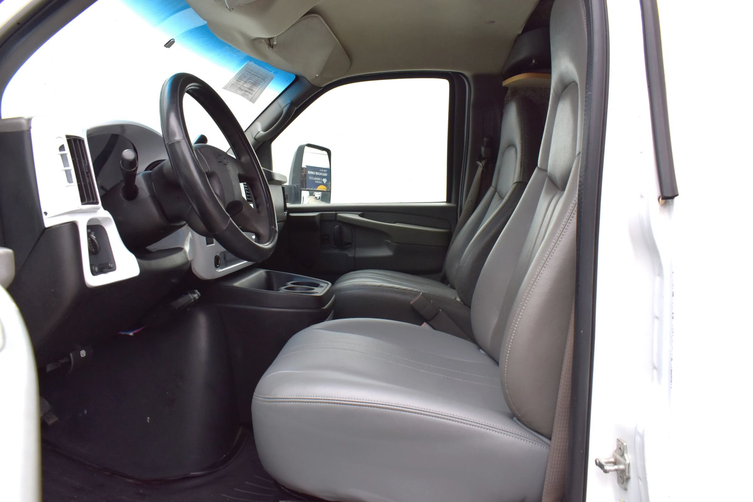 Used 2006 Chevrolet Express 3500 RWD image 40