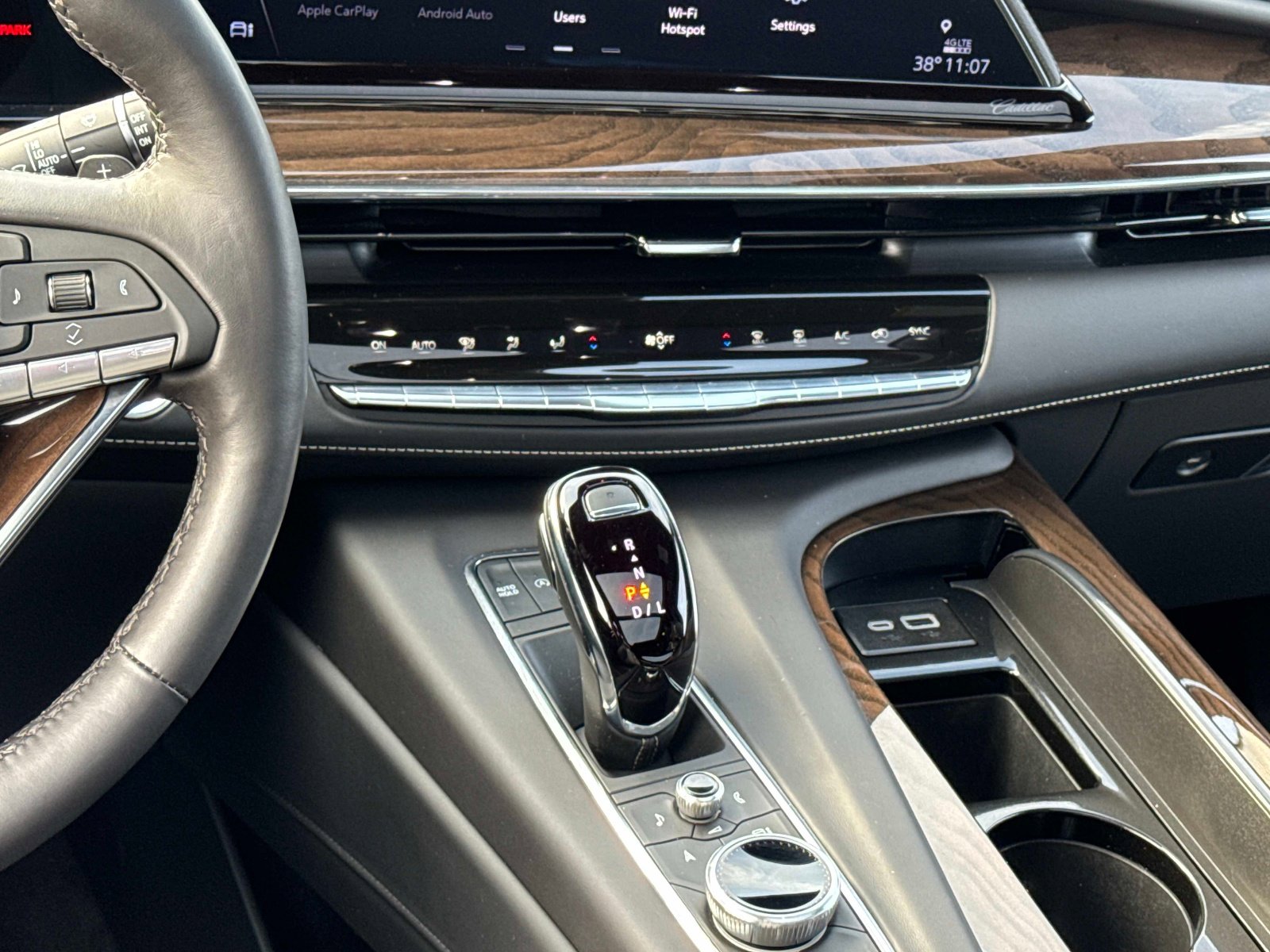 Used 2024 Cadillac Escalade ESV Sport Platinum image 4