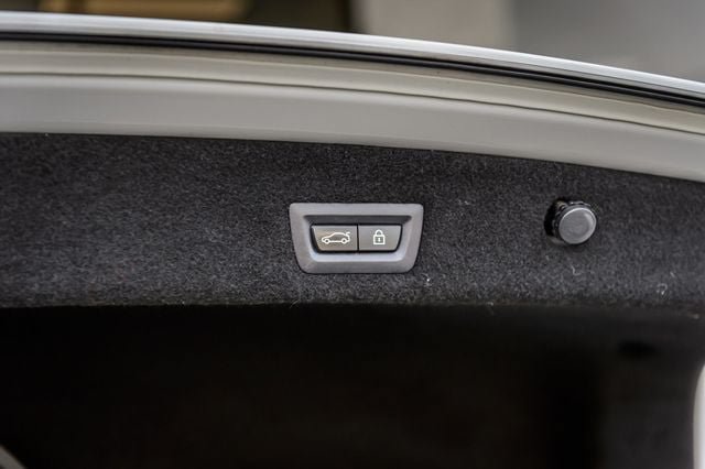 Used 2018 BMW 740i xDrive AWD/4WD image 12