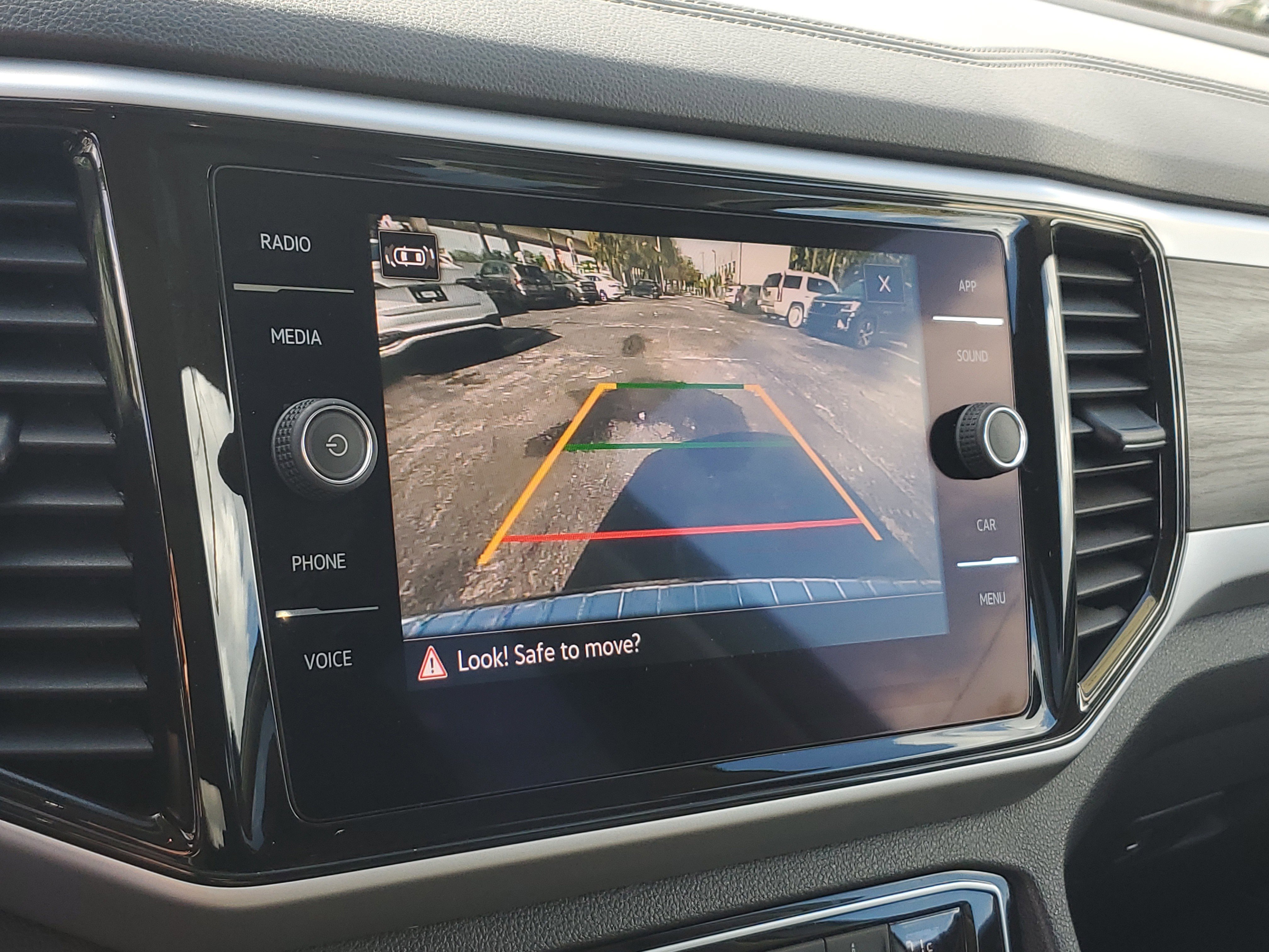 Certified 2022 Volkswagen Atlas SE w/ Panoramic Sunroof Package image 26