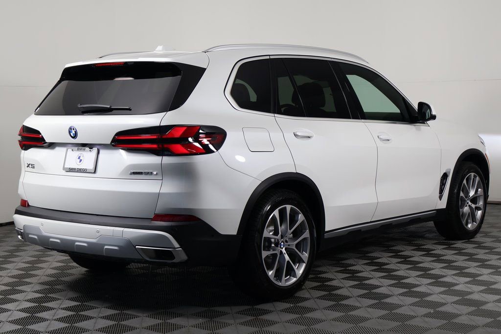New 2026 BMW X5 xDrive50e w/ Climate Comfort Package image 2