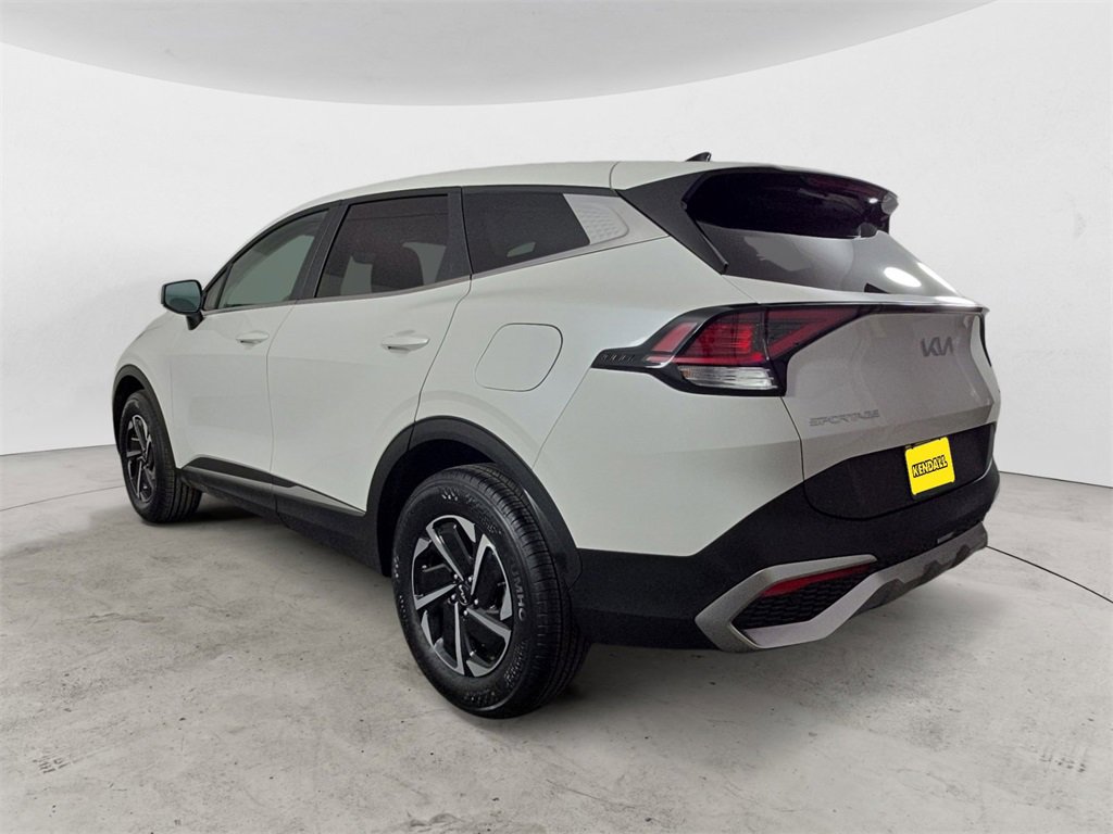 Used 2023 Kia Sportage LX image 3