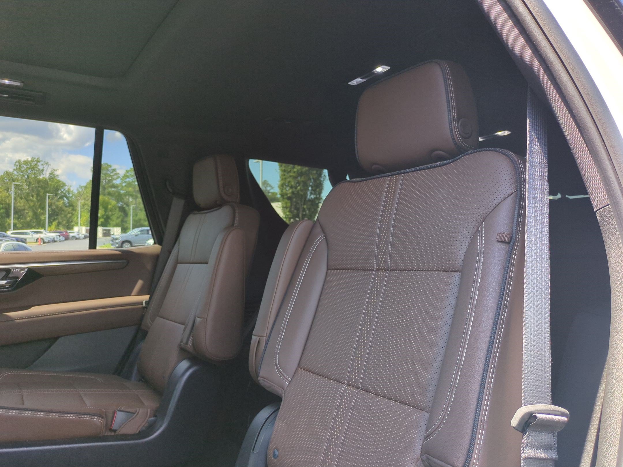 Used 2025 Chevrolet Tahoe High Country AWD/4WD image 29