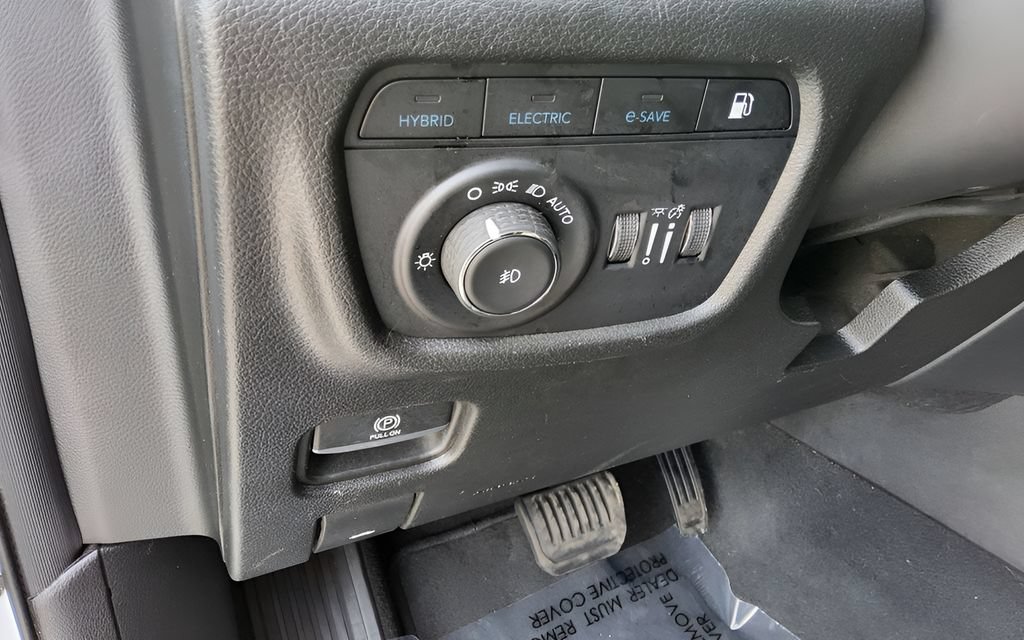 Used 2023 Jeep Grand Cherokee 4WD 4xe image 17