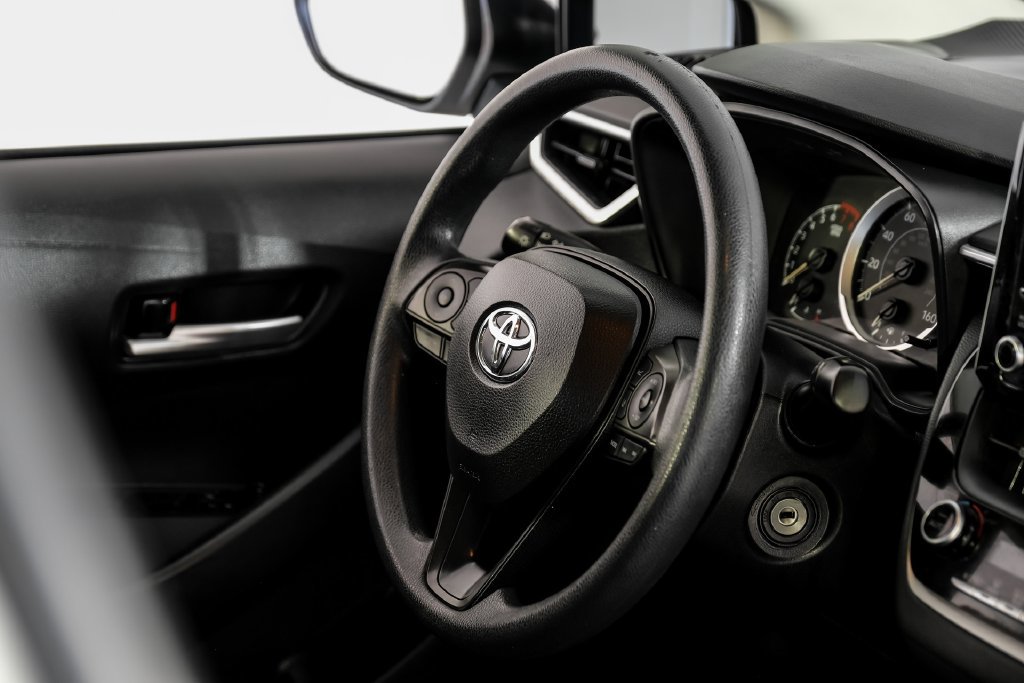 Used 2020 Toyota Corolla LE FWD image 12