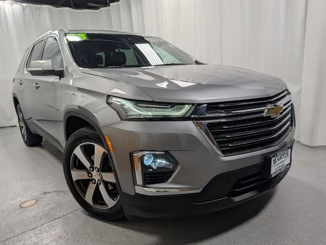 Used 2023 Chevrolet Traverse LT w/ LT Premium Package AWD/4WD image 2