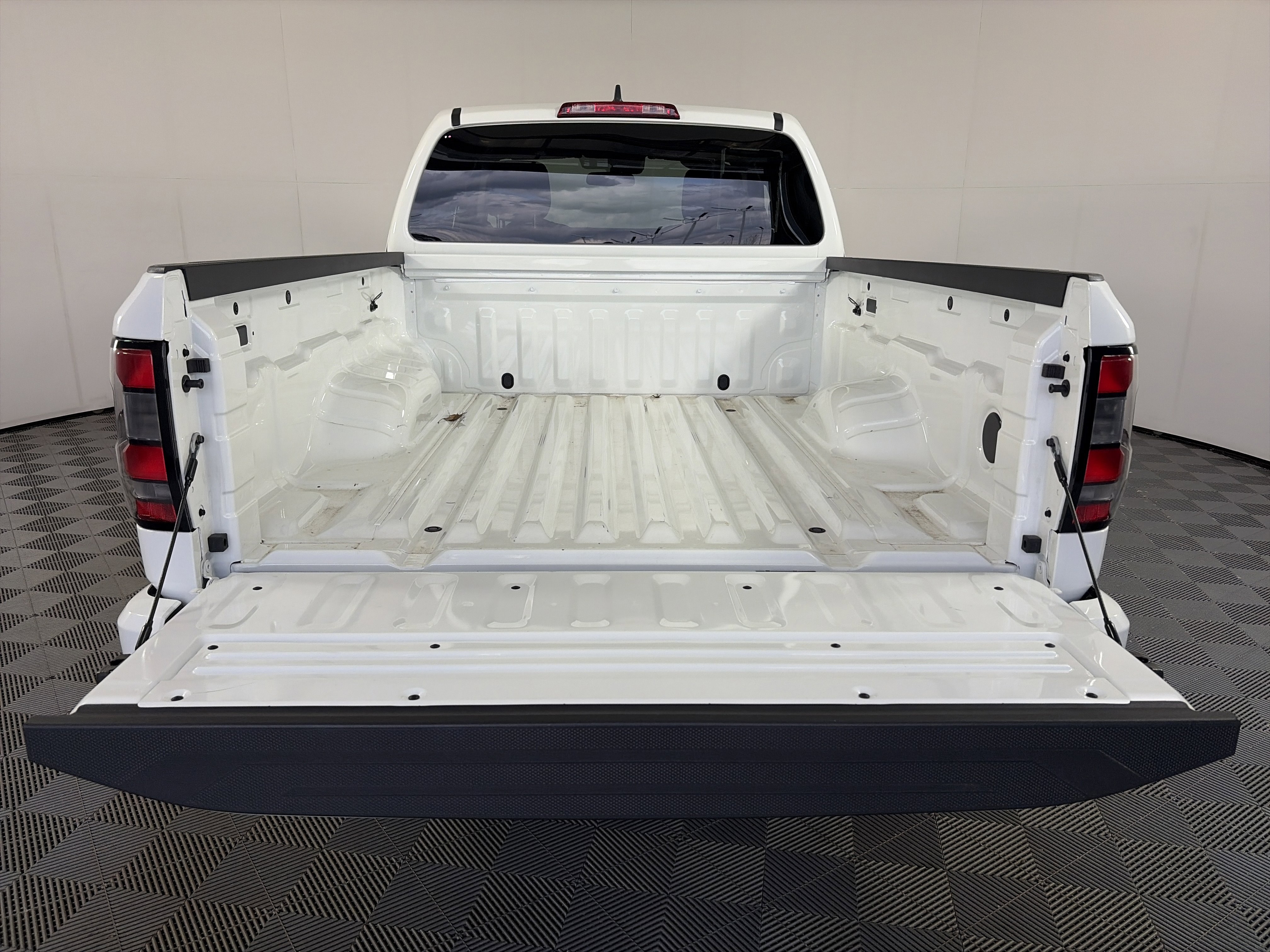 Used 2024 Nissan Frontier SV w/ Technology Package image 12