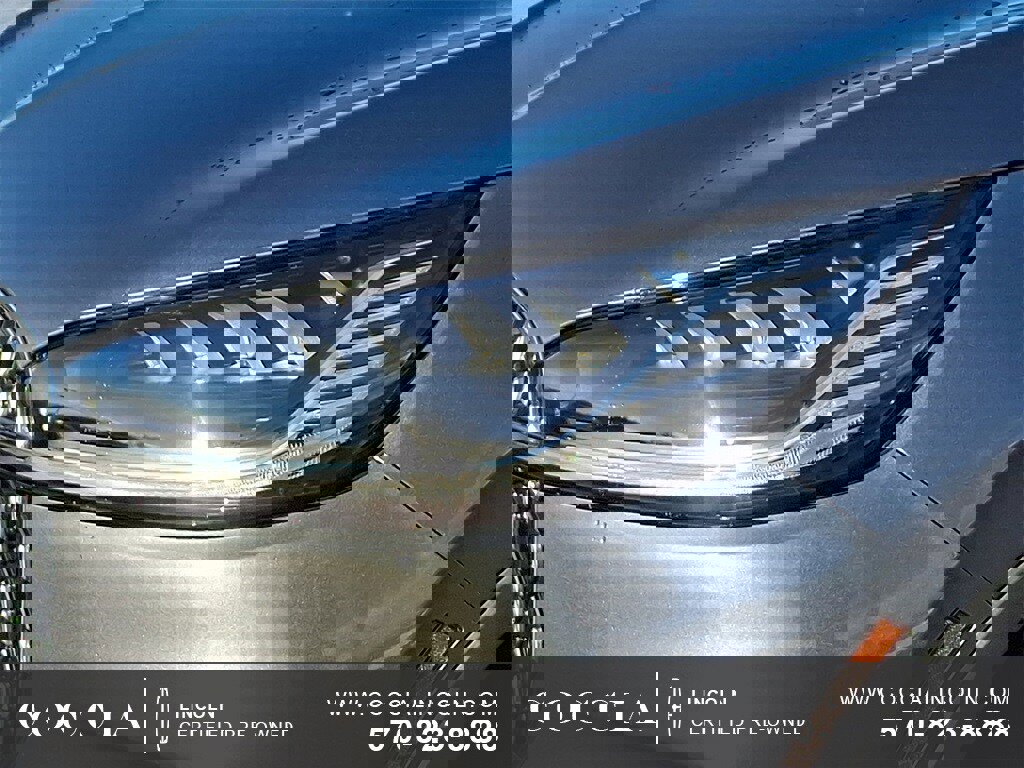 Certified 2025 Lincoln Aviator AWD image 9