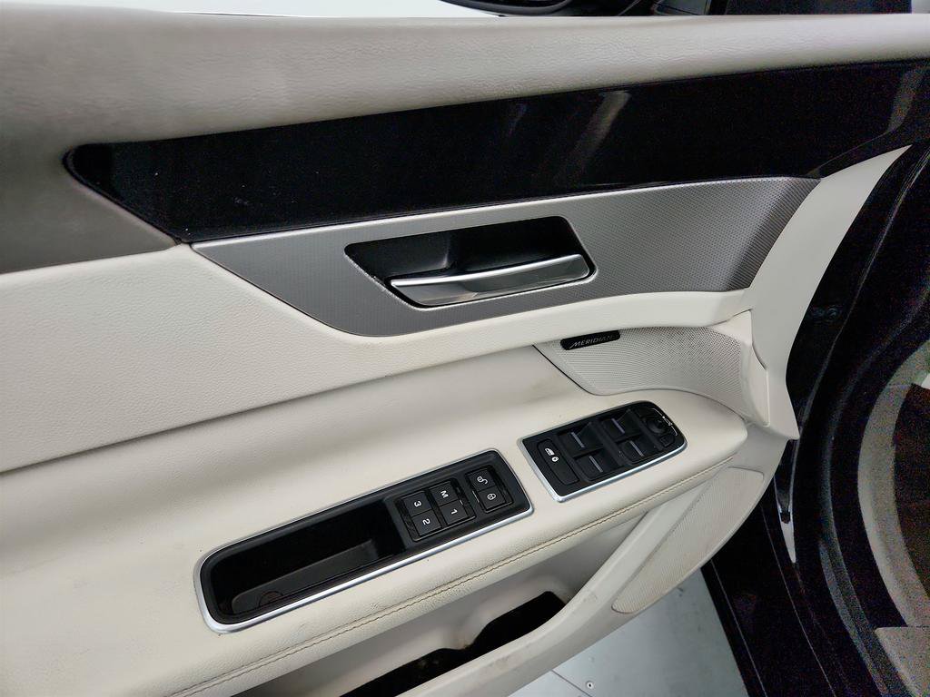 Used 2016 Jaguar XF Prestige RWD image 22