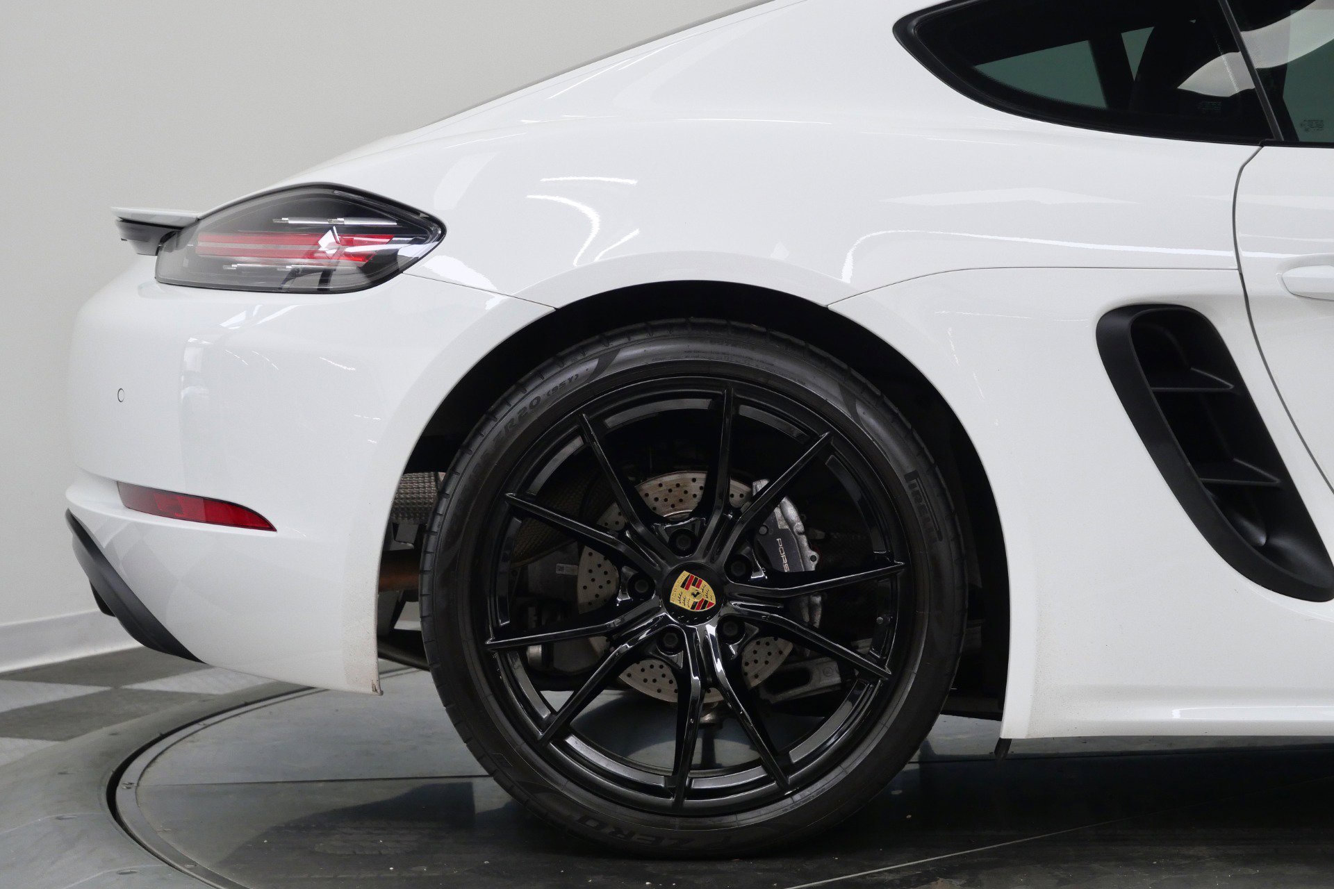 Used 2021 Porsche 718 Cayman RWD image 47