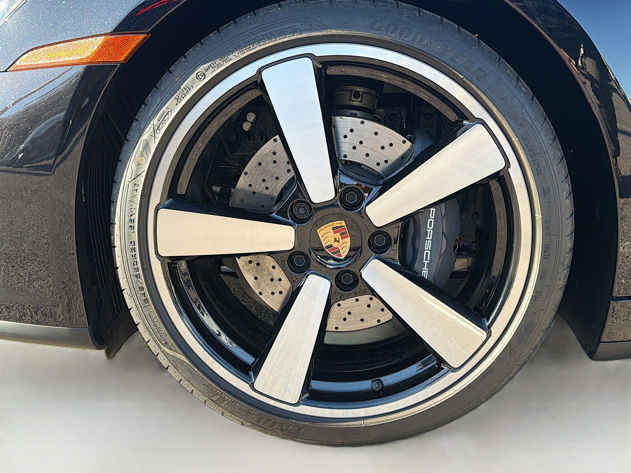 Used 2025 Porsche 911 Carrera image 39