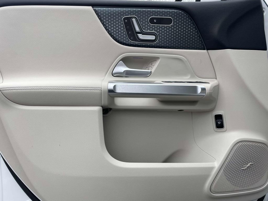 Certified 2025 Mercedes-Benz GLB 250 image 16