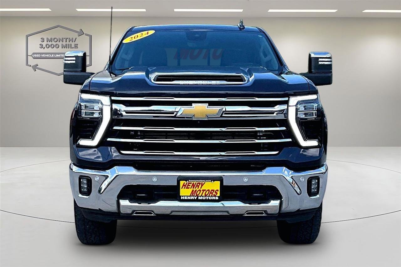 Used 2024 Chevrolet Silverado 3500 LTZ w/ LTZ Premium Package AWD/4WD image 2