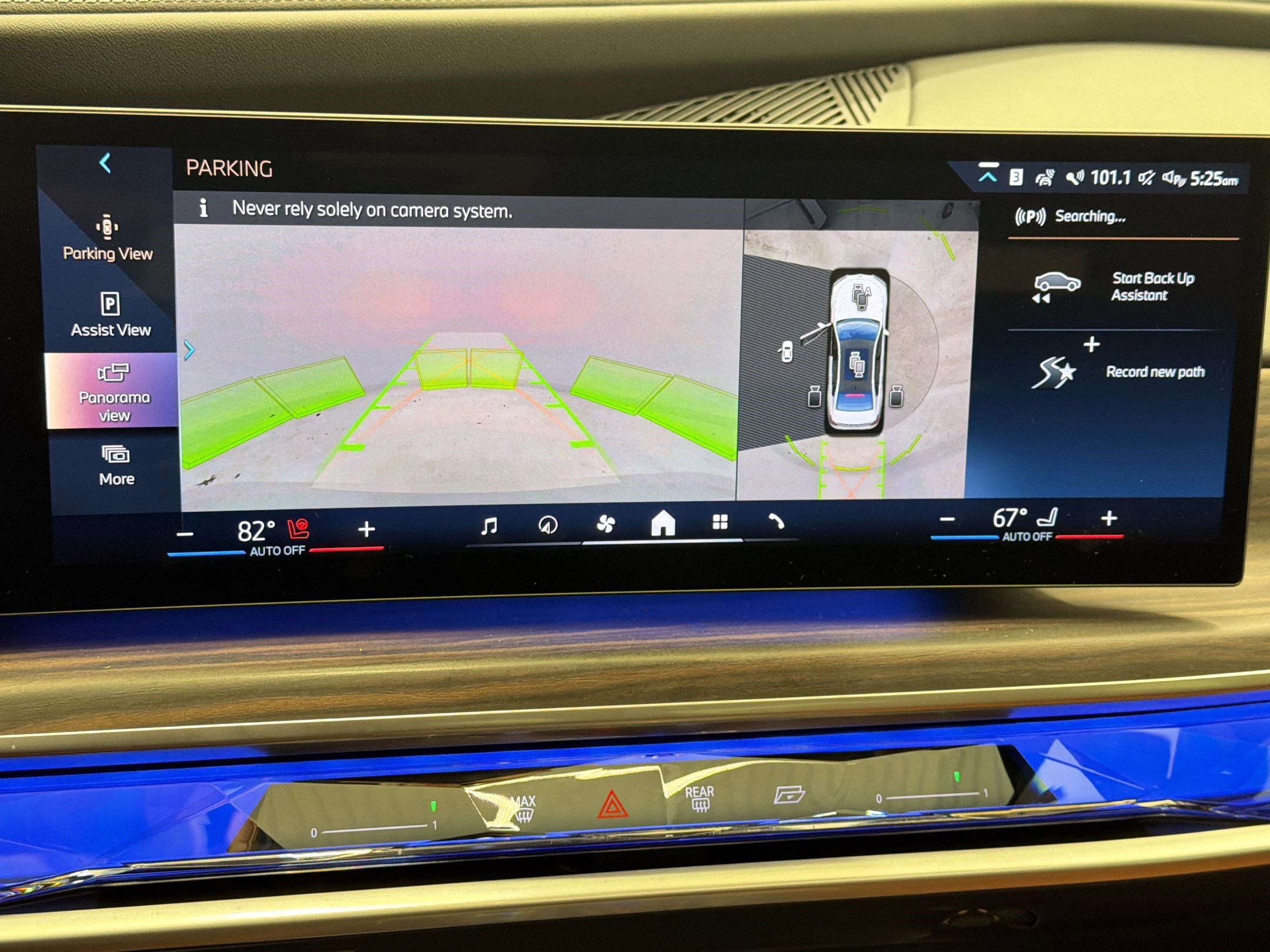 Certified 2023 BMW 760i xDrive w/ Executive Package image 23