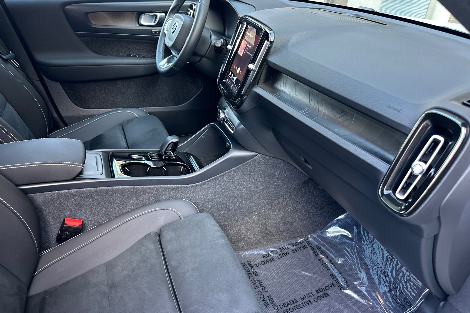 Certified 2024 Volvo XC40 Recharge Ultimate w/ Protection Package Premier RWD image 18