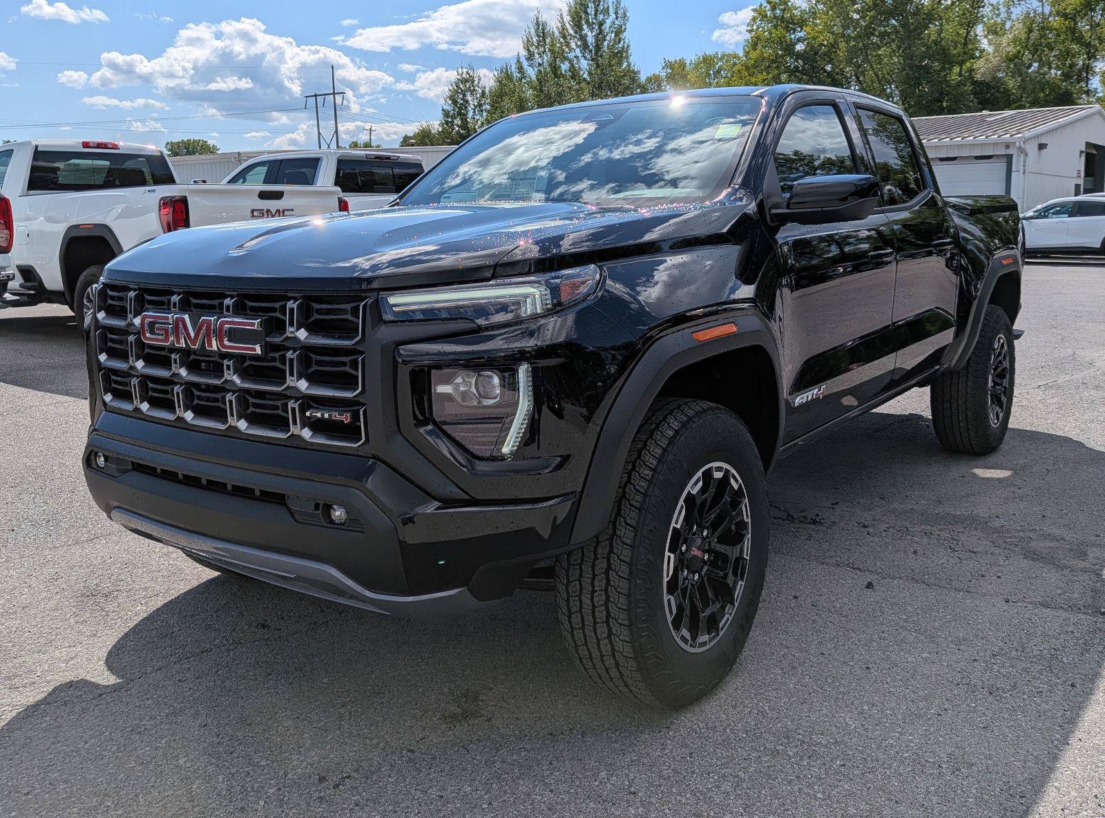 New 2026 GMC Canyon AT4 AWD/4WD image 3