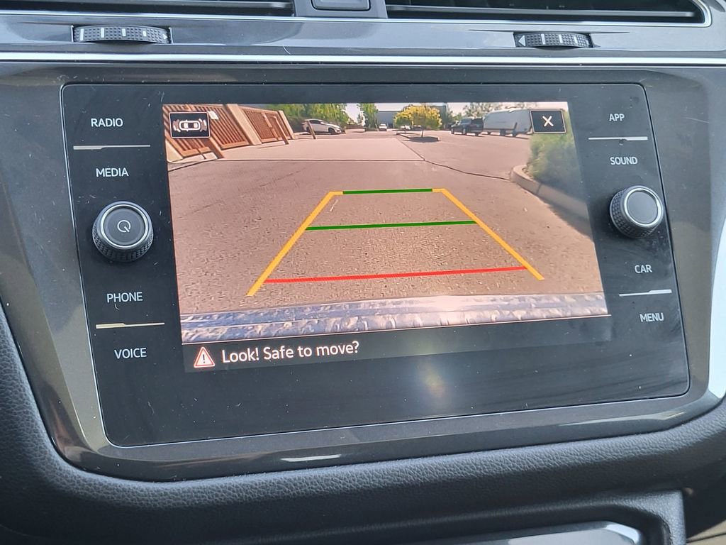 Used 2022 Volkswagen Tiguan SE w/ Panoramic Sunroof Package FWD image 18