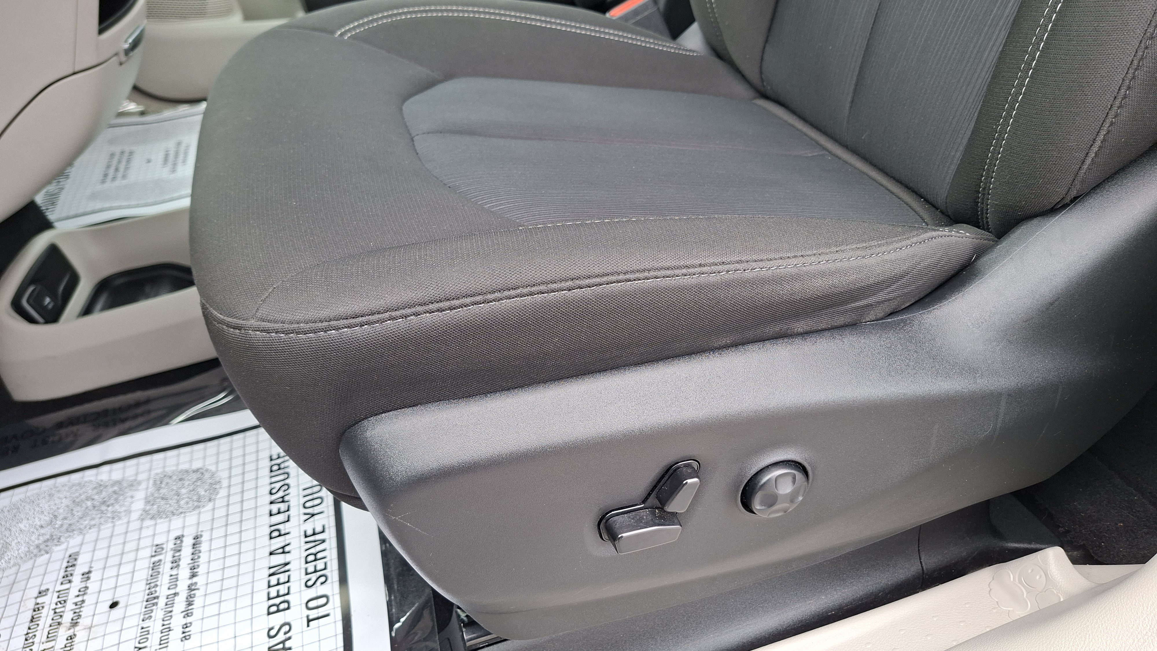 Used 2023 Chrysler Voyager LX FWD image 18