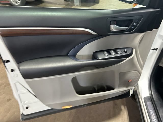 Used 2016 Toyota Highlander Limited AWD/4WD image 26
