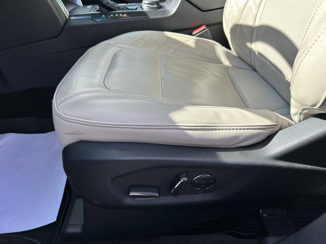 Used 2017 Ford Explorer Platinum image 13