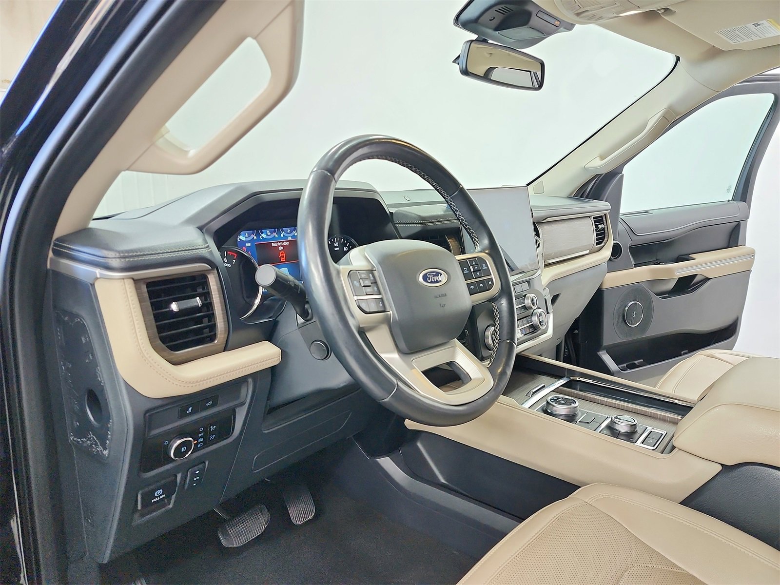Used 2023 Ford Expedition Limited image 18