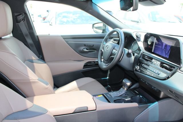 Certified 2025 Lexus ES 350 w/ Premium Package FWD image 5