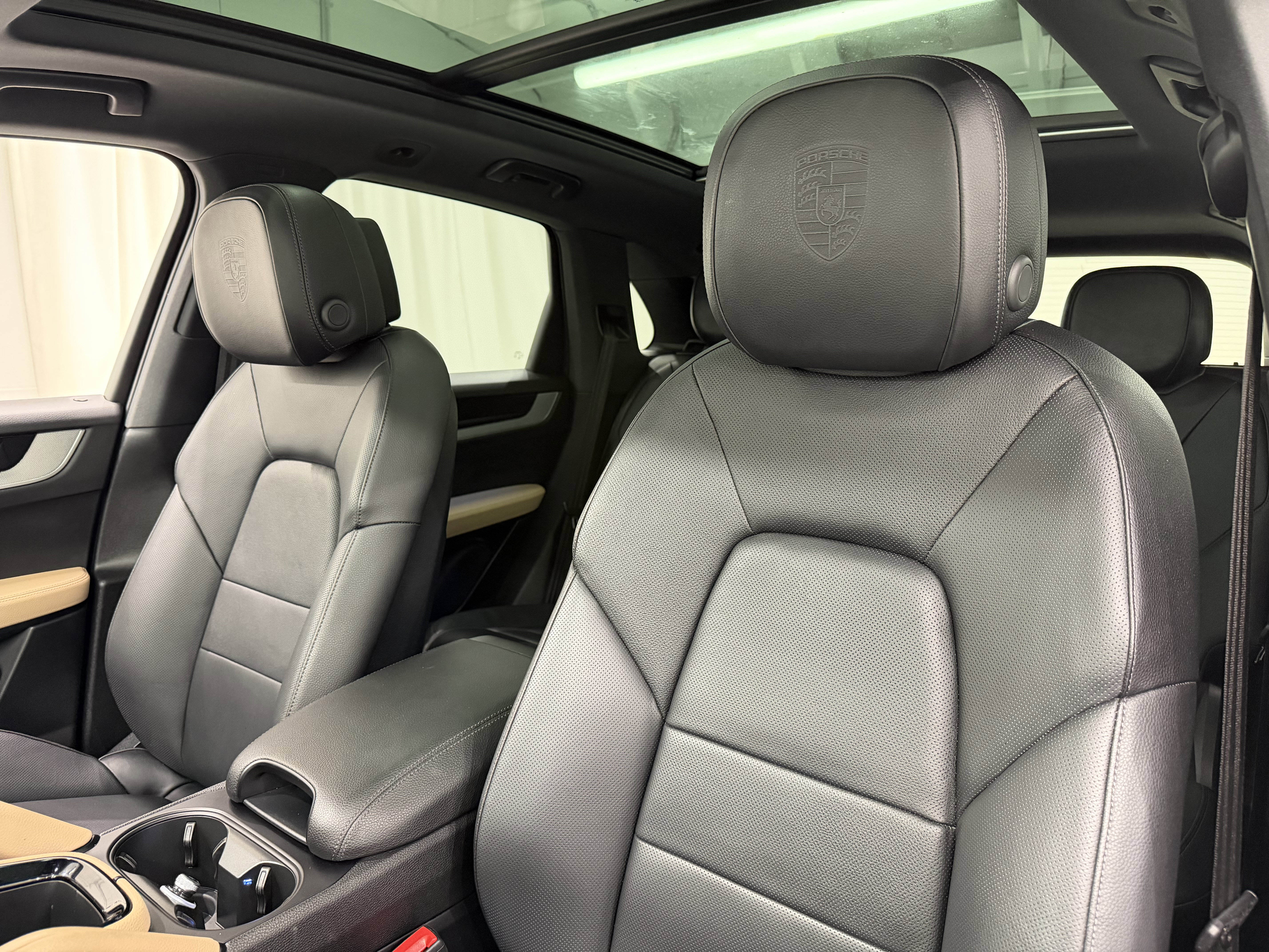 Certified 2024 Porsche Cayenne w/ Premium Package Plus (PFM) image 33
